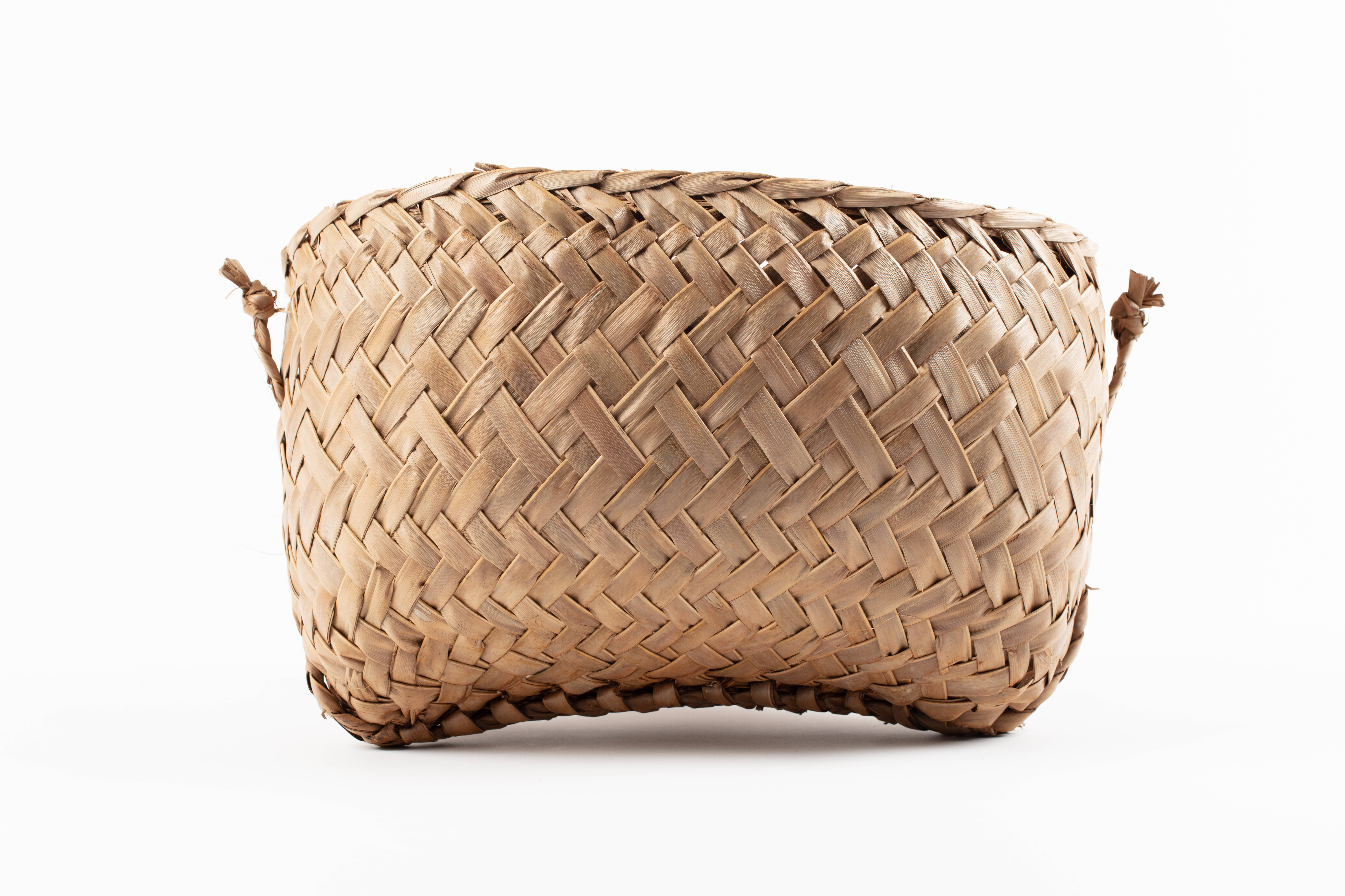 Coconut leaf basket, 2019.68.846, 86.397, Cultural Permissions Apply